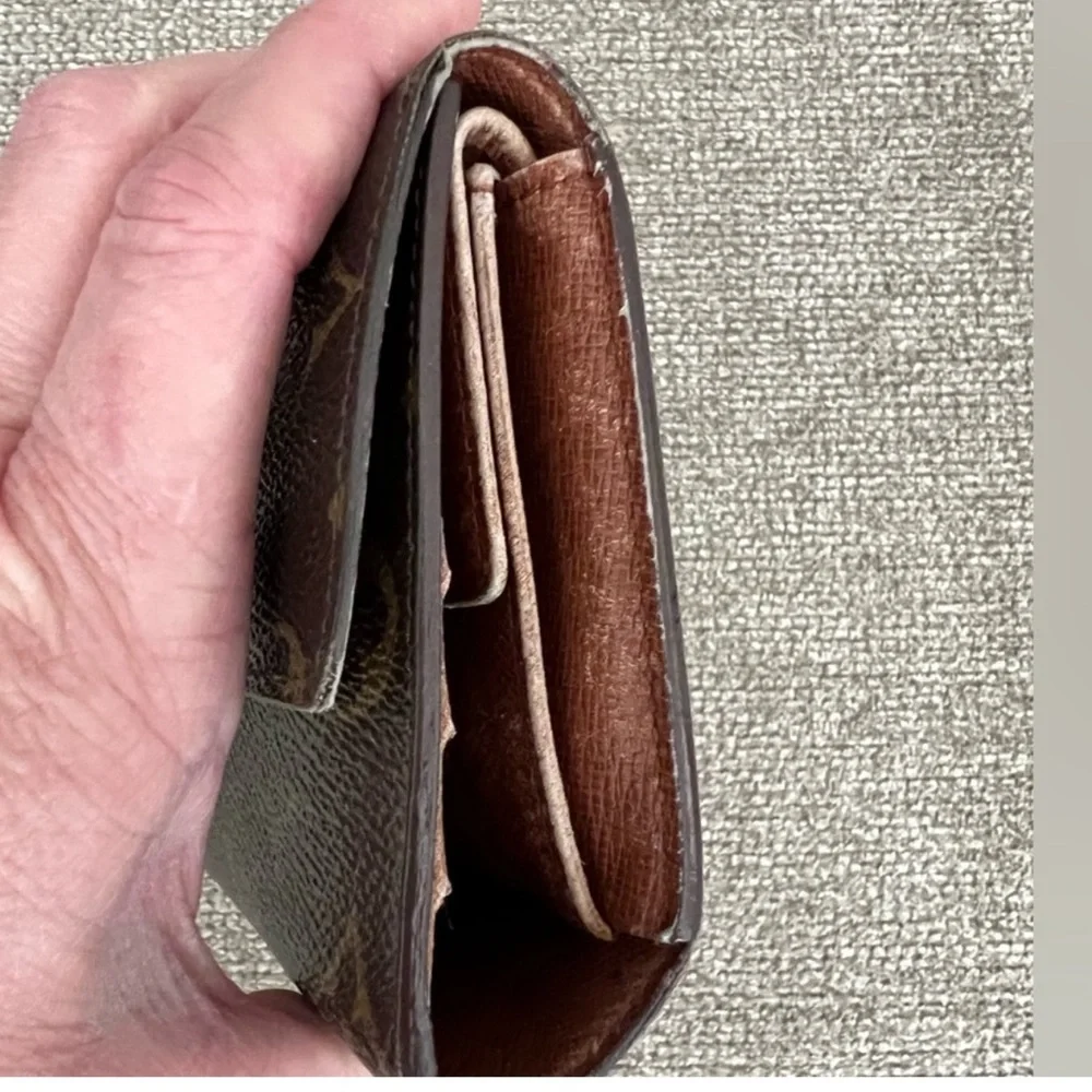 AUTHENTIC LV MONO SARAH WALLET - Picture 14 of 14